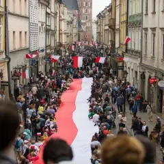 Dlaczego flaga Polski jest biało-czerwona? Odkryj jej znaczenie i historię
