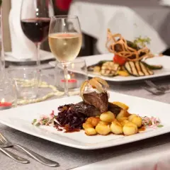 Gdzie zjeść w Ustce? Odkryj najlepsze miejsca na smaczny posiłek