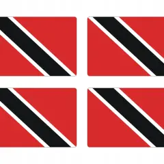 Cztery identyczne flagi Trynidadu i Tobago, każda z czerwonym tłem i czarno-białym pasem biegnącym po przekątnej.