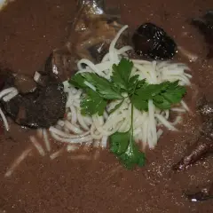 Gdzie zjeść czerninę w Poznaniu? Odkryj najlepsze restauracje