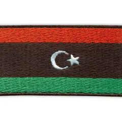 Naszywka z flagą Libii: czerwony, czarny i zielony pas z białym półksiężycem i gwiazdą.
