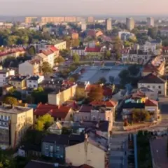 Gdzie jest Ostrowiec Świętokrzyski? Odkryj jego lokalizację i okolice