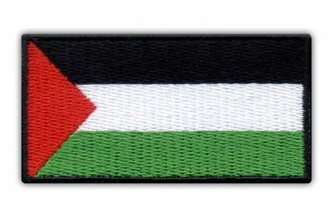 Naszywka z flagą zielono biało czarną, symbolizującą Palestyńczyków.