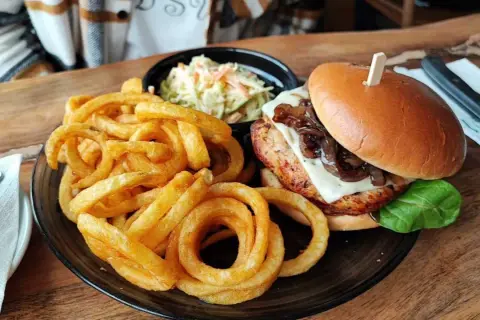 Larnaka gdzie zjeść: najlepsze restauracje i ukryte skarby kulinarne