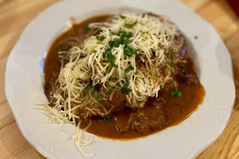 Gdzie zjeść w Nowym Targu? Odkryj najlepsze restauracje i smaki