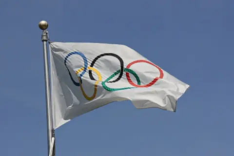 Jak wygląda flaga olimpijska? Odkryj jej symbolikę i kolory