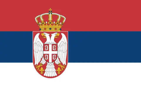 Flaga Serbii: czerwony, niebieski i biały pasy z dwugłowym orłem i koroną.