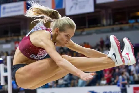 Jak wygląda neutralna flaga olimpijska i jej znaczenie dla sportowców