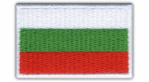 Naszywka z flagą Bułgarii: biały, zielony i czerwony pas.
