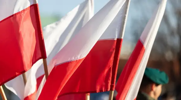 Jak wygląda flaga Polski? Odkryj jej znaczenie i symbolikę