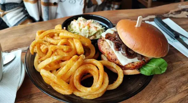 Larnaka gdzie zjeść: najlepsze restauracje i ukryte skarby kulinarne