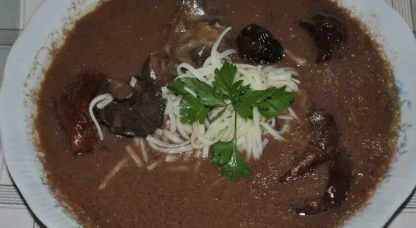Gdzie zjeść czerninę w Poznaniu? Odkryj najlepsze restauracje
