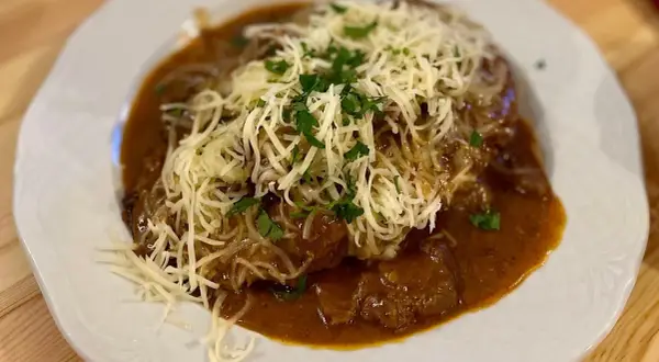 Gdzie zjeść w Nowym Targu? Odkryj najlepsze restauracje i smaki