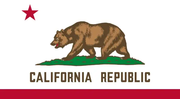 Flaga Kalifornii z niedźwiedziem brunatnym, czerwoną gwiazdą i napisem "CALIFORNIA REPUBLIC".