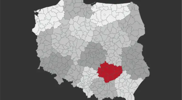 Mapa Polski z zaznaczonym na czerwono obszarem Świętokrzyskiego Parku Narodowego.