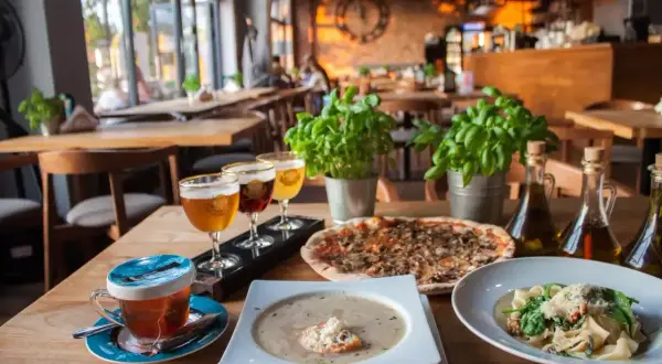 Smaczne jedzenie we Wrocławiu tanio? Pizza, makaron, zupa i piwo czekają w przytulnej restauracji.