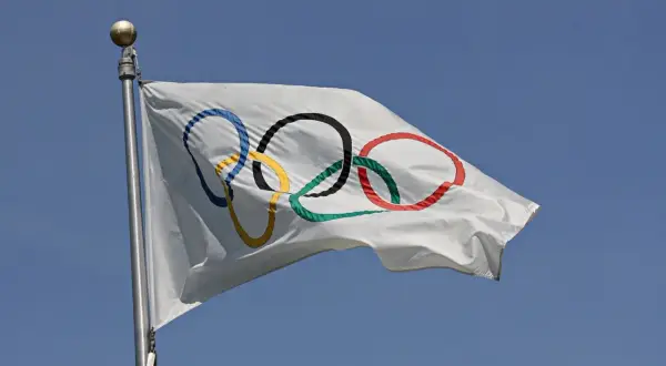 Jak wygląda flaga olimpijska? Odkryj jej symbolikę i kolory