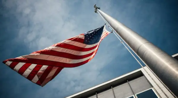 Jak wygląda flaga USA? Odkryj jej symbolikę i znaczenie