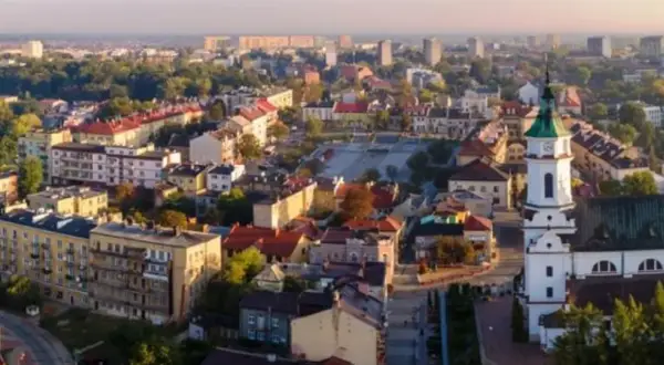 Gdzie jest Ostrowiec Świętokrzyski? Odkryj jego lokalizację i okolice