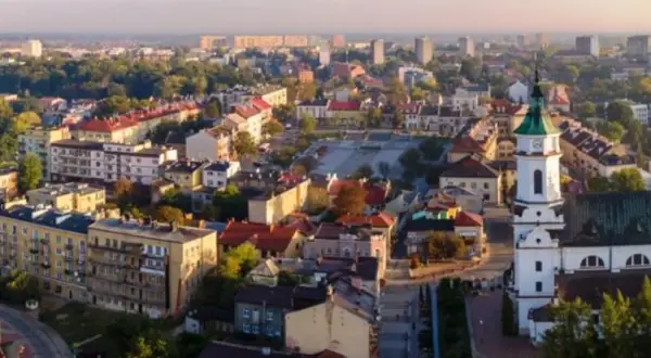 Ile ludzi mieszka w Ostrowcu Świętokrzyskim? Zaskakujące dane demograficzne
