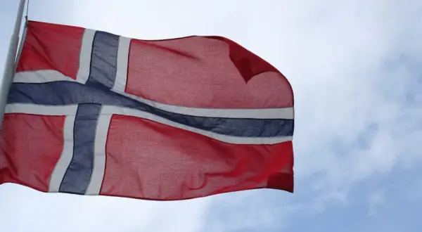 Jak wygląda flaga Norwegii? Odkryj jej znaczenie i historię