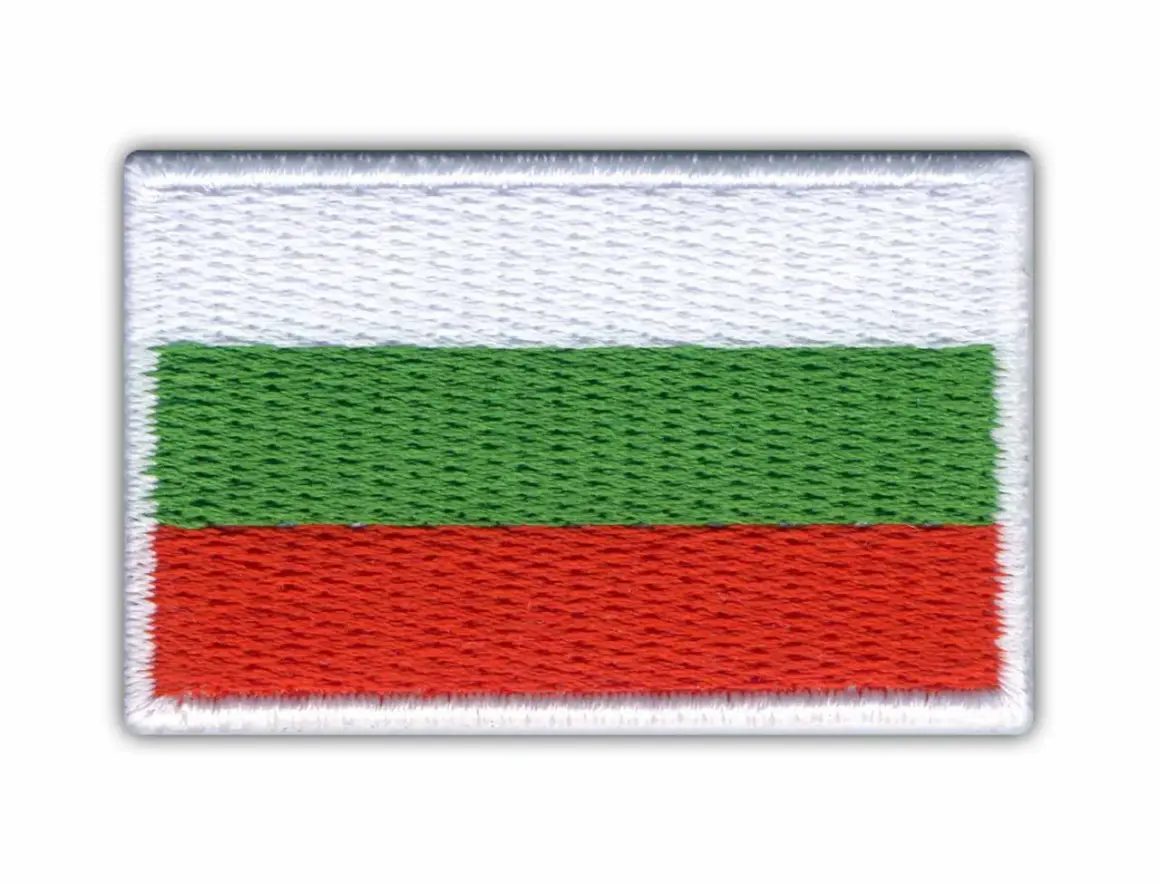Naszywka z flagą Bułgarii: biały, zielony i czerwony pas.