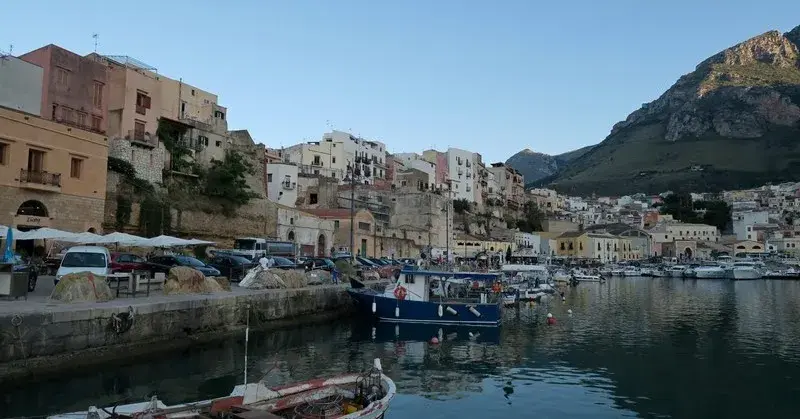 Gdzie zjeść w Castellammare del Golfo? Sprawdzone restauracje i smaki