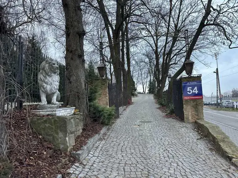 Co warto zobaczyć w pobliżu Ostrowca Świętokrzyskiego? Odkryj tajemnice regionu