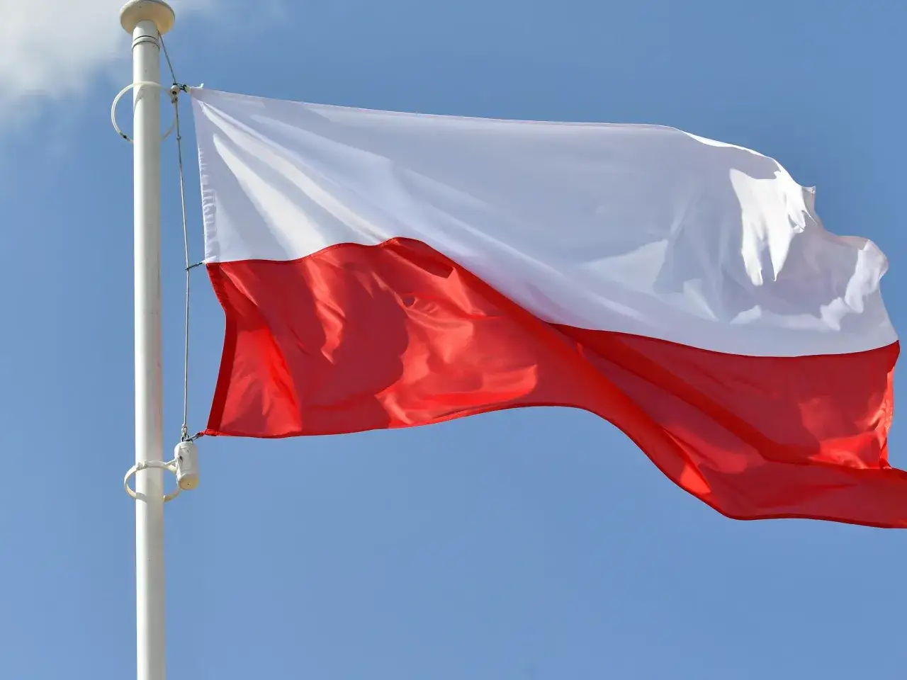 Zdjęcie Jak wygląda flaga Polski? Odkryj jej znaczenie i symbolikę