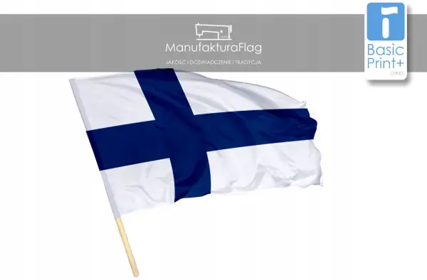 Flaga biała z niebieskim krzyżem, symbol Finlandii, powiewa na drewnianym kiju.
