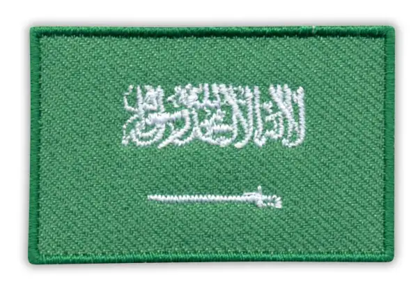 Flaga Arabii Saudyjskiej z białym napisem i mieczem na zielonym tle.