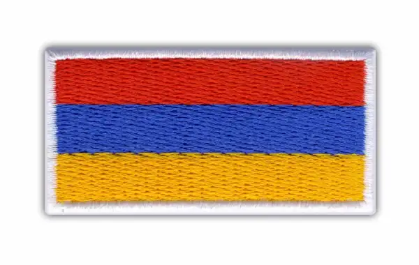 Naszywka z flagą Armenii: czerwono-niebiesko-pomarańczowa.