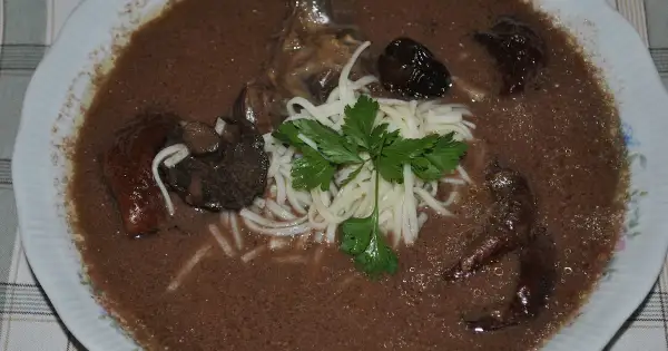 Gdzie zjeść czerninę w Poznaniu? Odkryj najlepsze restauracje