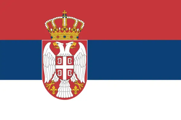 Flaga Serbii: czerwony, niebieski i biały pasy z dwugłowym orłem i koroną.